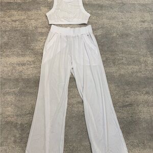 ALO Yoga White Mesh Wide Leg Set- size XS